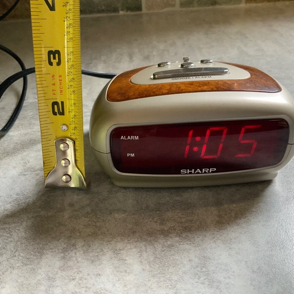 Sharp - Digital Alarm Clock - Picture 7 of 7